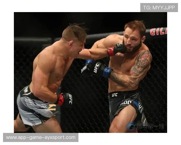 UFC膝踢险些终结比赛,瞬间点燃观众激情的精彩瞬间 UFC膝踢险些终结比赛,瞬间点燃观众激情的精彩瞬间