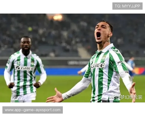 那不勒斯门前回传的速度与角度绝妙 那不勒斯门前回传的速度与角度绝妙