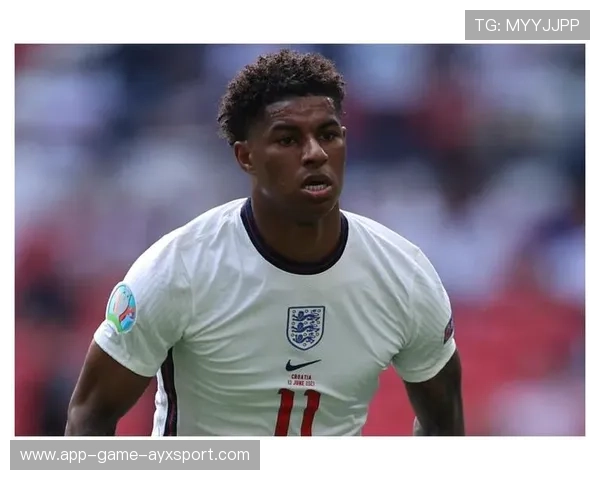 曼联反击中传中巧妙,拉什福德抢点见缝插针