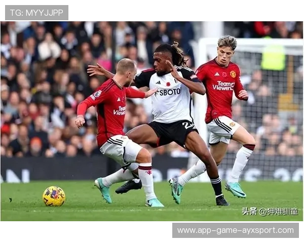 曼联攻势越来越有章法：从边路到中路的协同进化